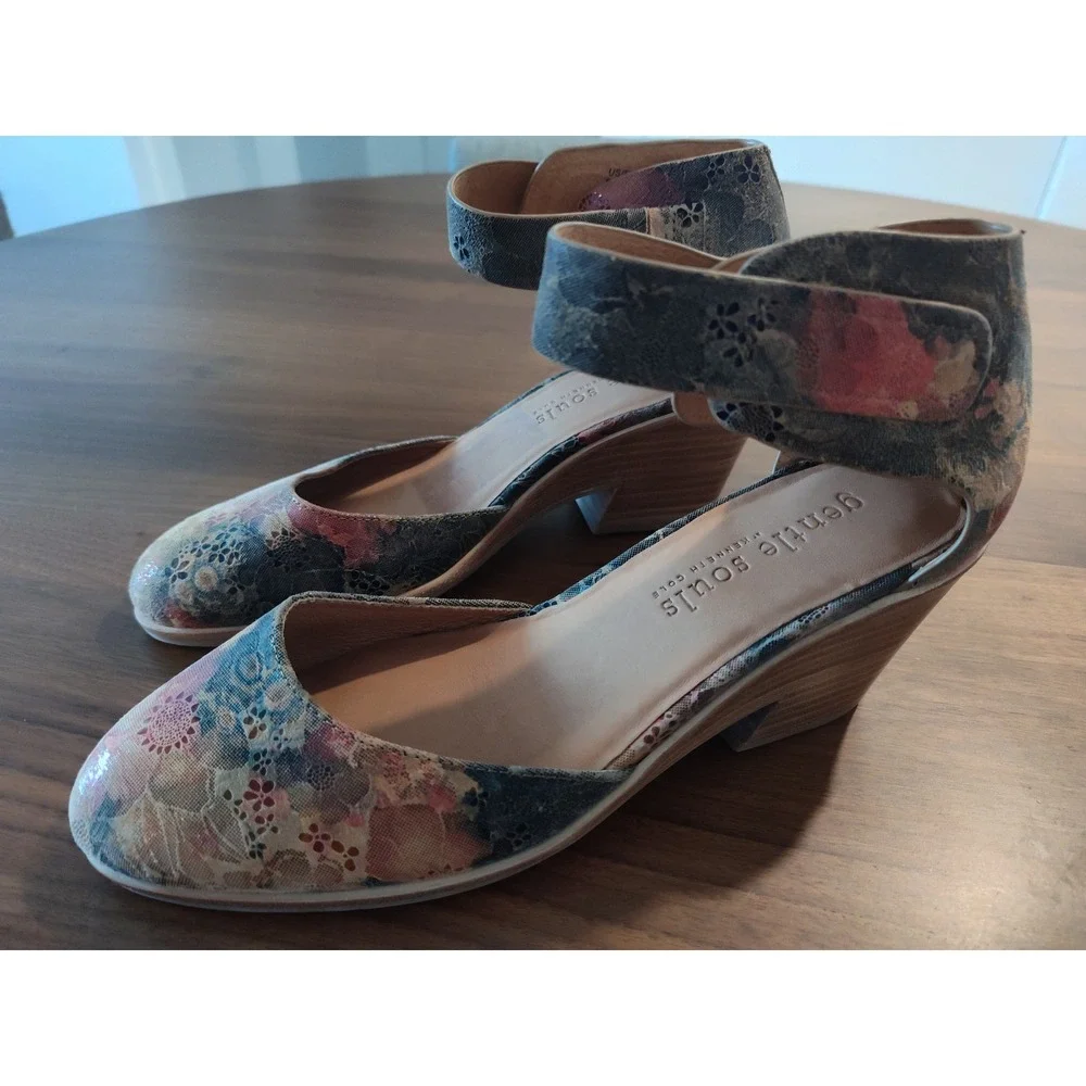 Gentle Souls Kenneth Cole Womens Floral Ankle Strap Wedge Pumps Multi Color 9M